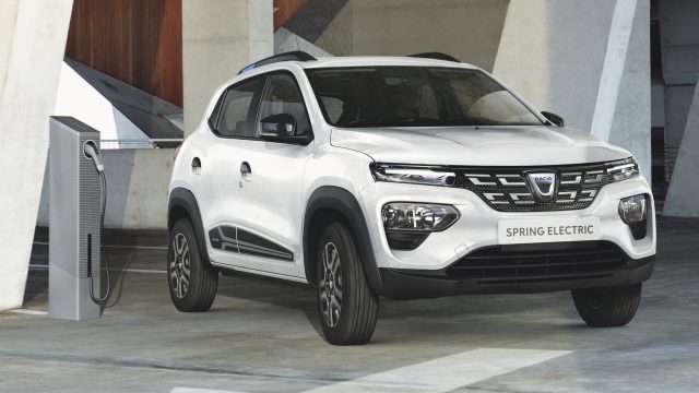 Witte Dacia Spring Electric driekwart voor
