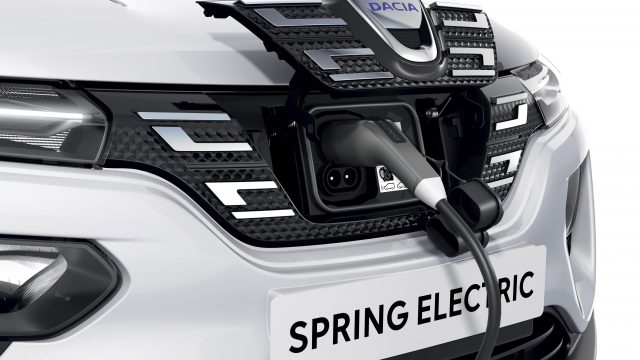 Dacia Spring Electric wordt opgeladen